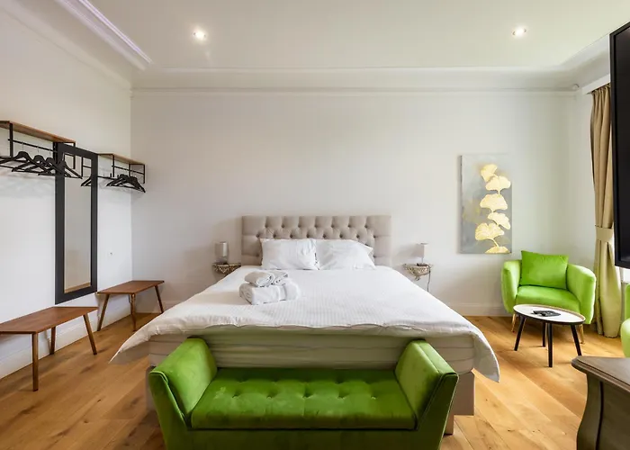 Séjour chez l'habitant Nuit Magique Au Château De Saint Vitu 101 *