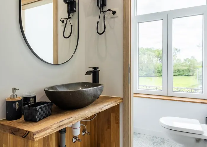 Séjour chez l'habitant Nuit Magique Au Château De Saint Vitu 101 *